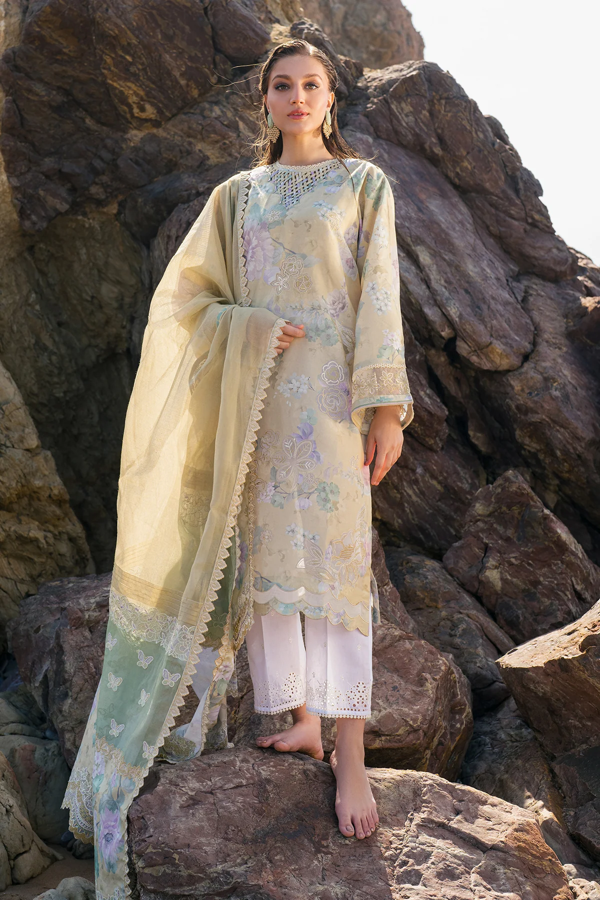 EMBROIDERED PRINTED LAWN UF-4112 - Image 4