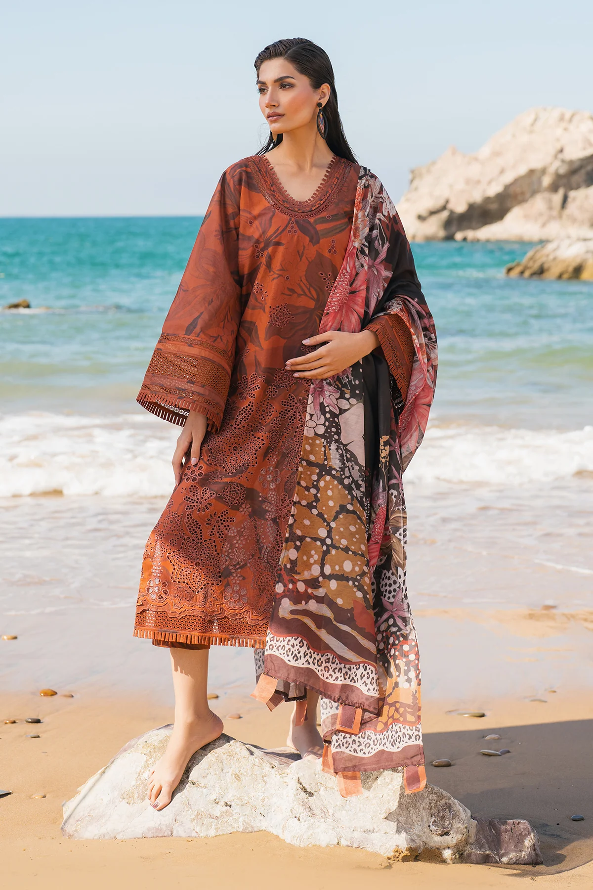 EMBROIDERED PRINTED LAWN UF-4113 - Image 3