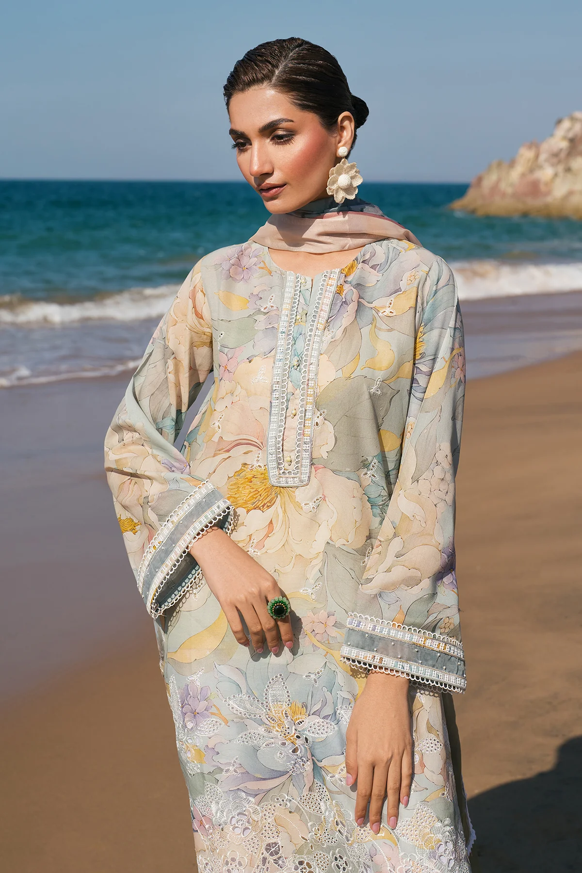 EMBROIDERED PRINTED LAWN UF-4121 - Image 4