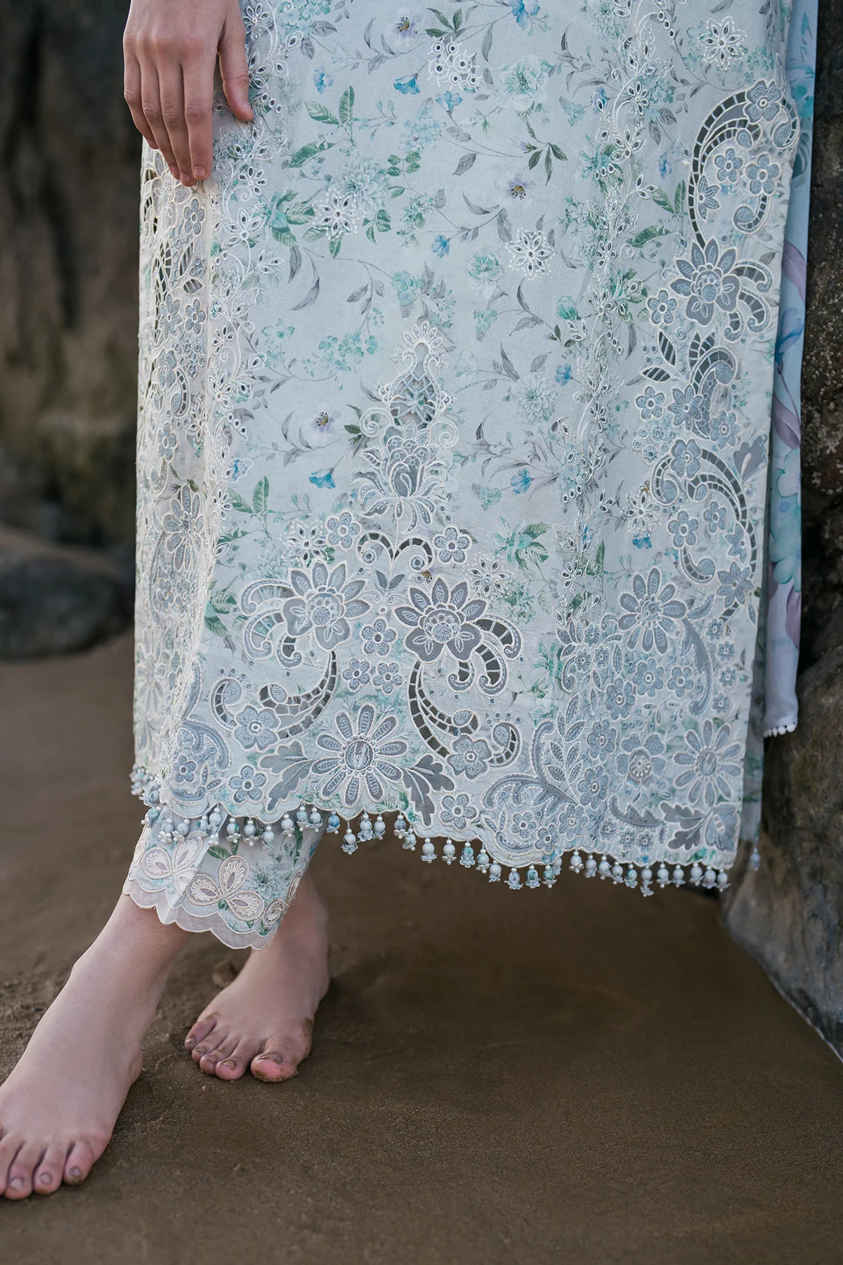 EMBROIDERED PRINTED LAWN UF-4129 - Image 4