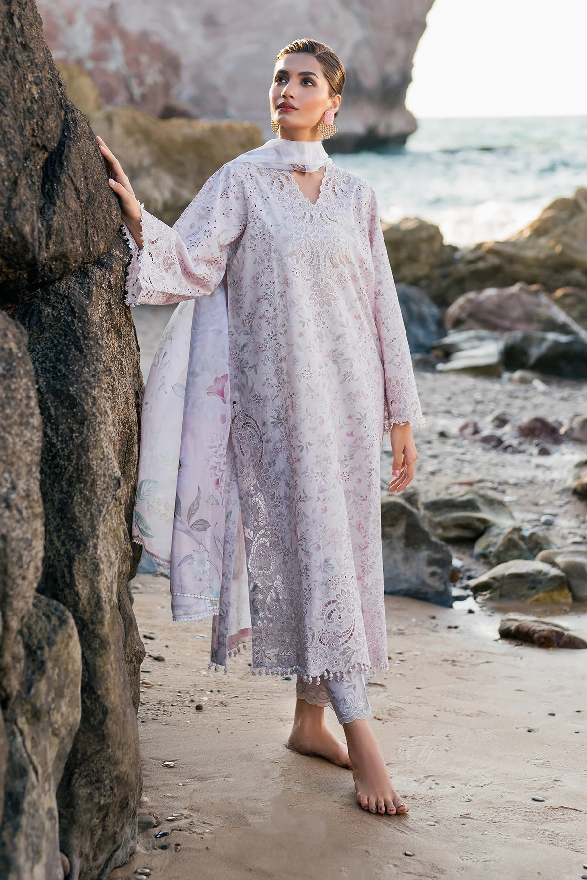 EMBROIDERED PRINTED LAWN UF-4130 - Image 9