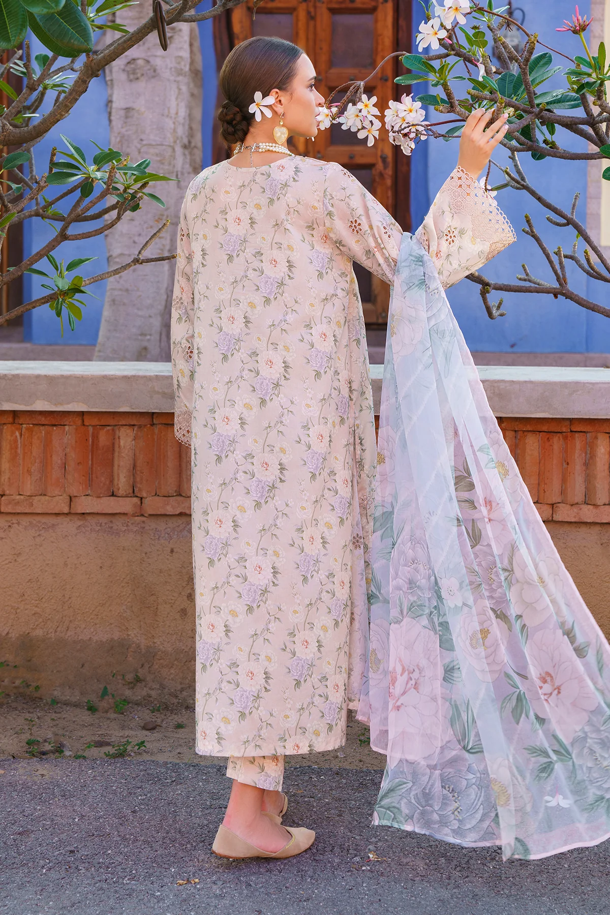 EMBROIDERED PRINTED LAWN UF-591 - Image 2