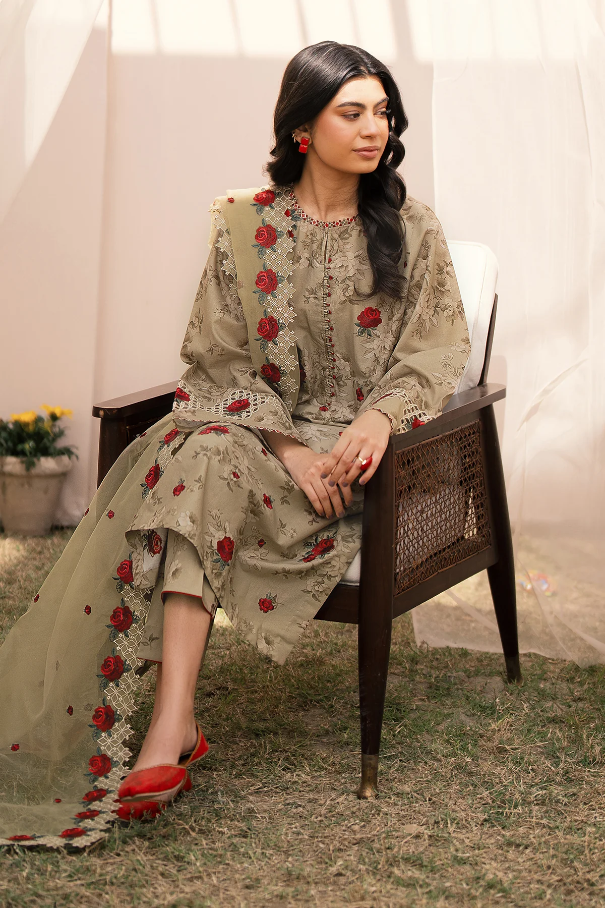 EMBROIDERED PRINTED LAWN UF-594 - Image 4