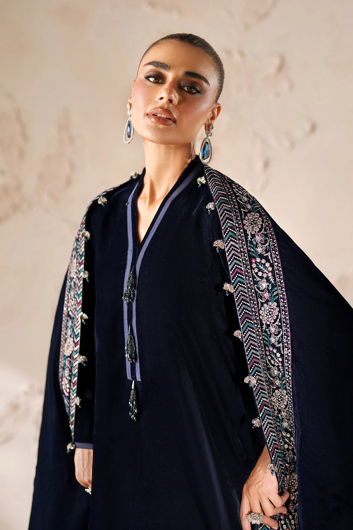EMBROIDERED VELVET SHAWL VS-58 - Image 4