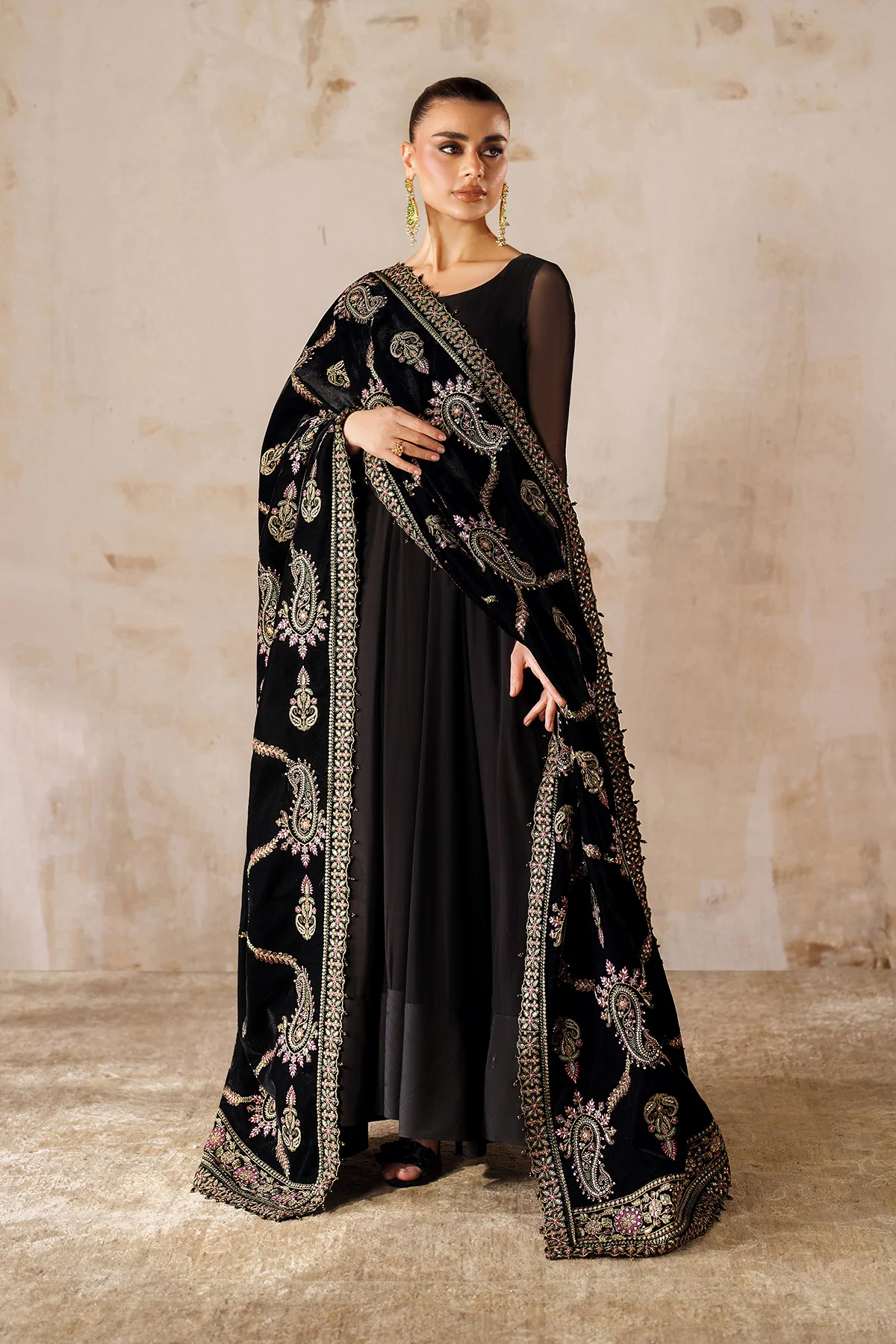 EMBROIDERED VELVET SHAWL VS-61 - Image 4