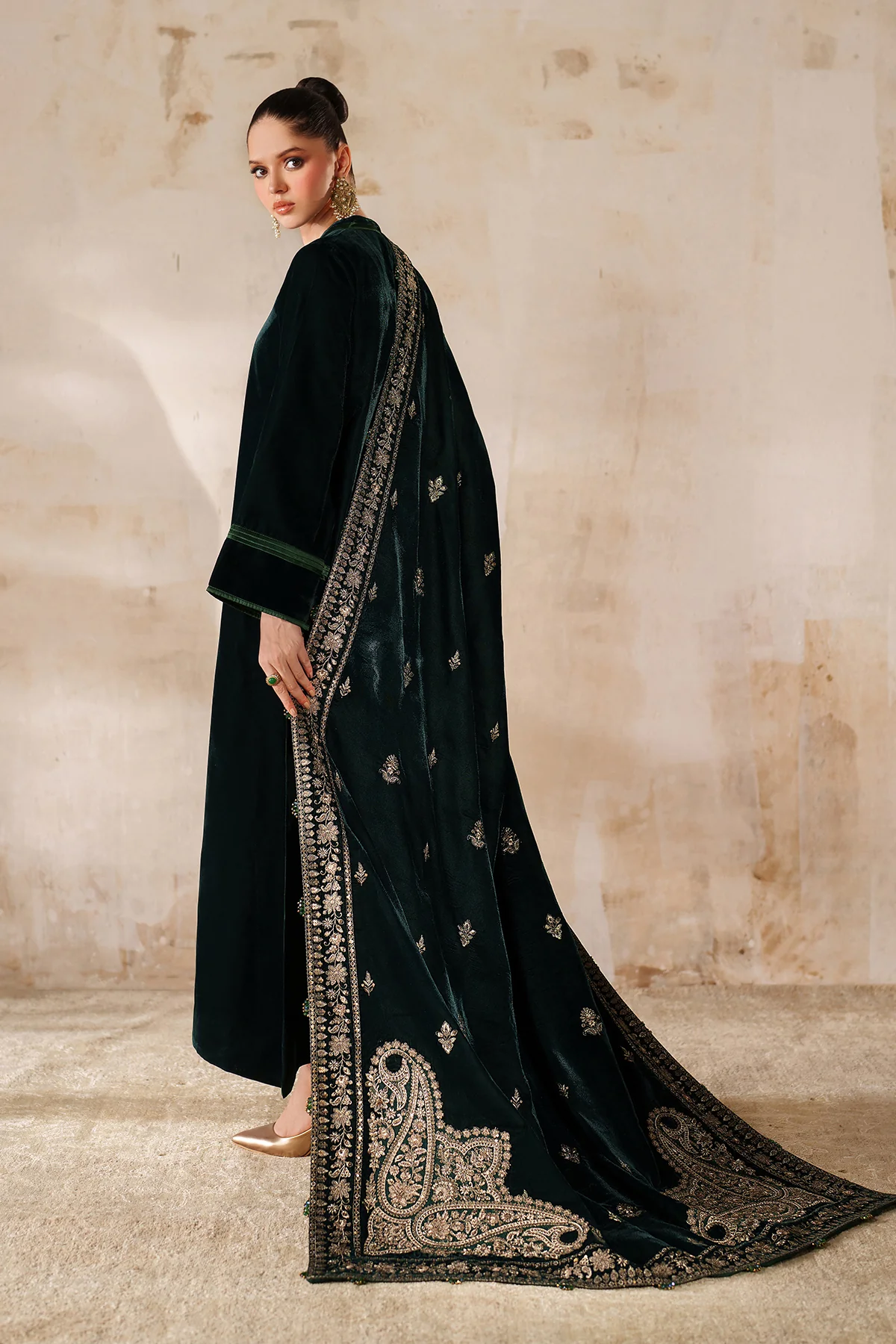 EMBROIDERED VELVET SHAWL VS-63 - Image 5