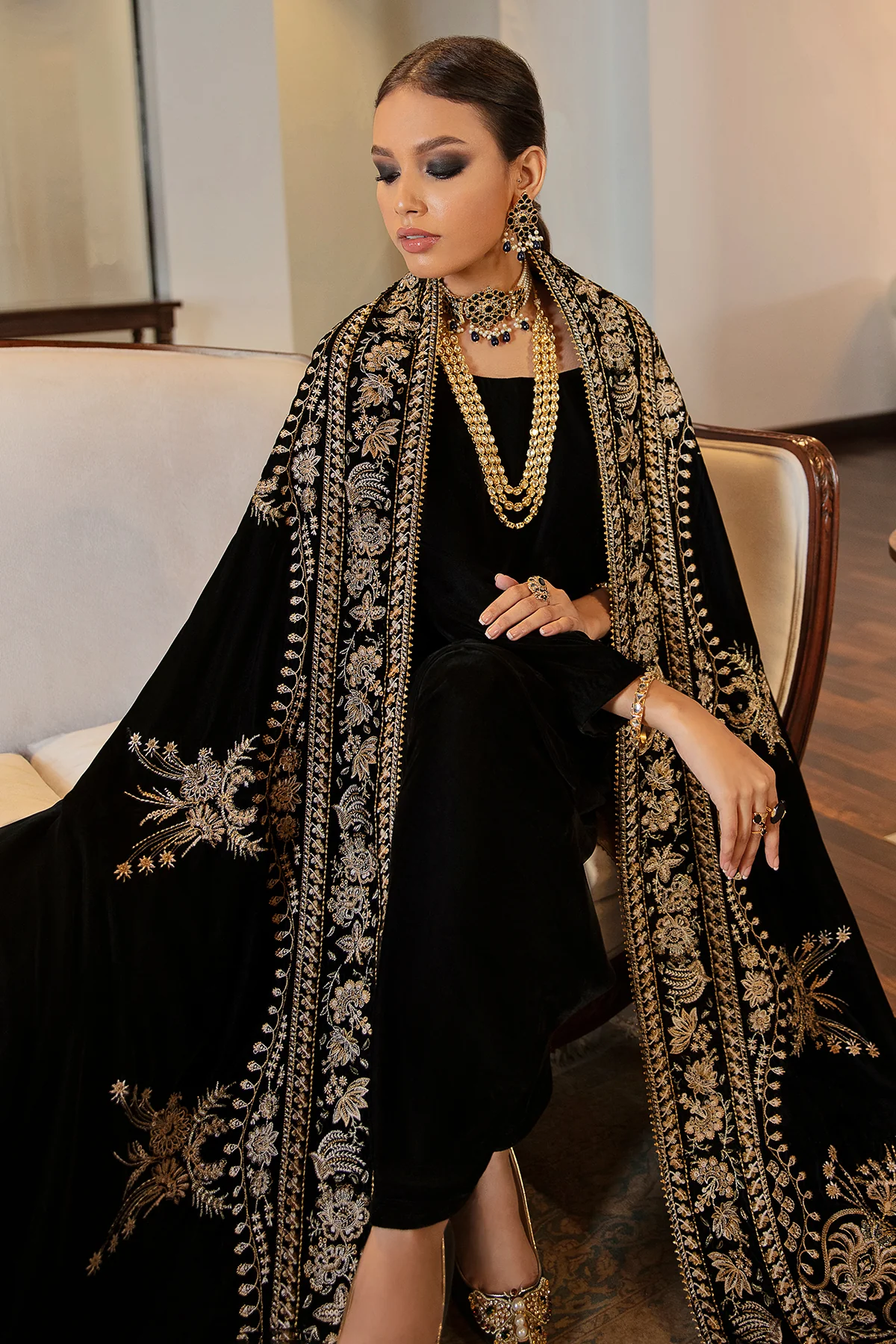 EMBROIDERED VELVET SHAWL VS-24 - Image 3