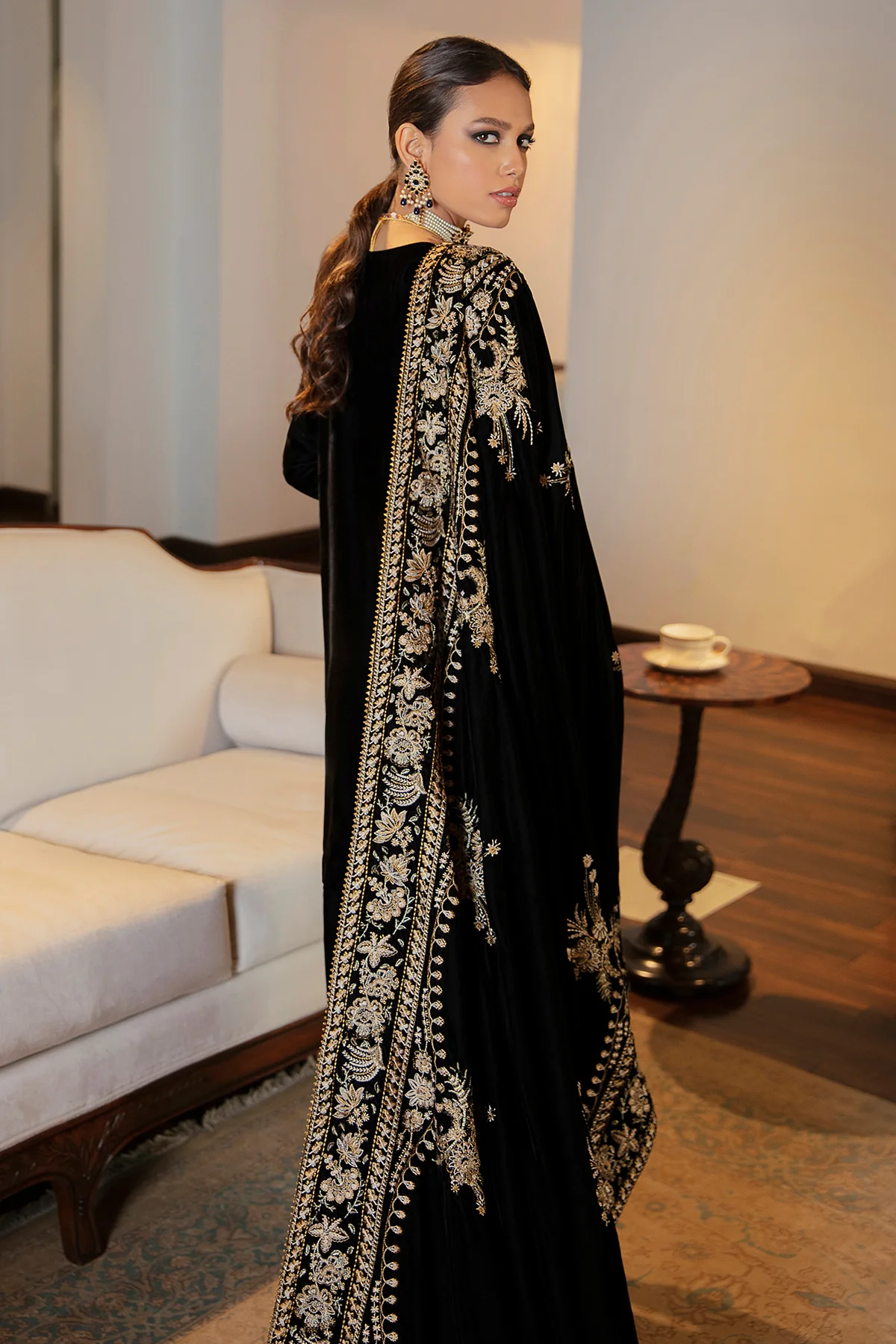 EMBROIDERED VELVET SHAWL VS-24 - Image 4