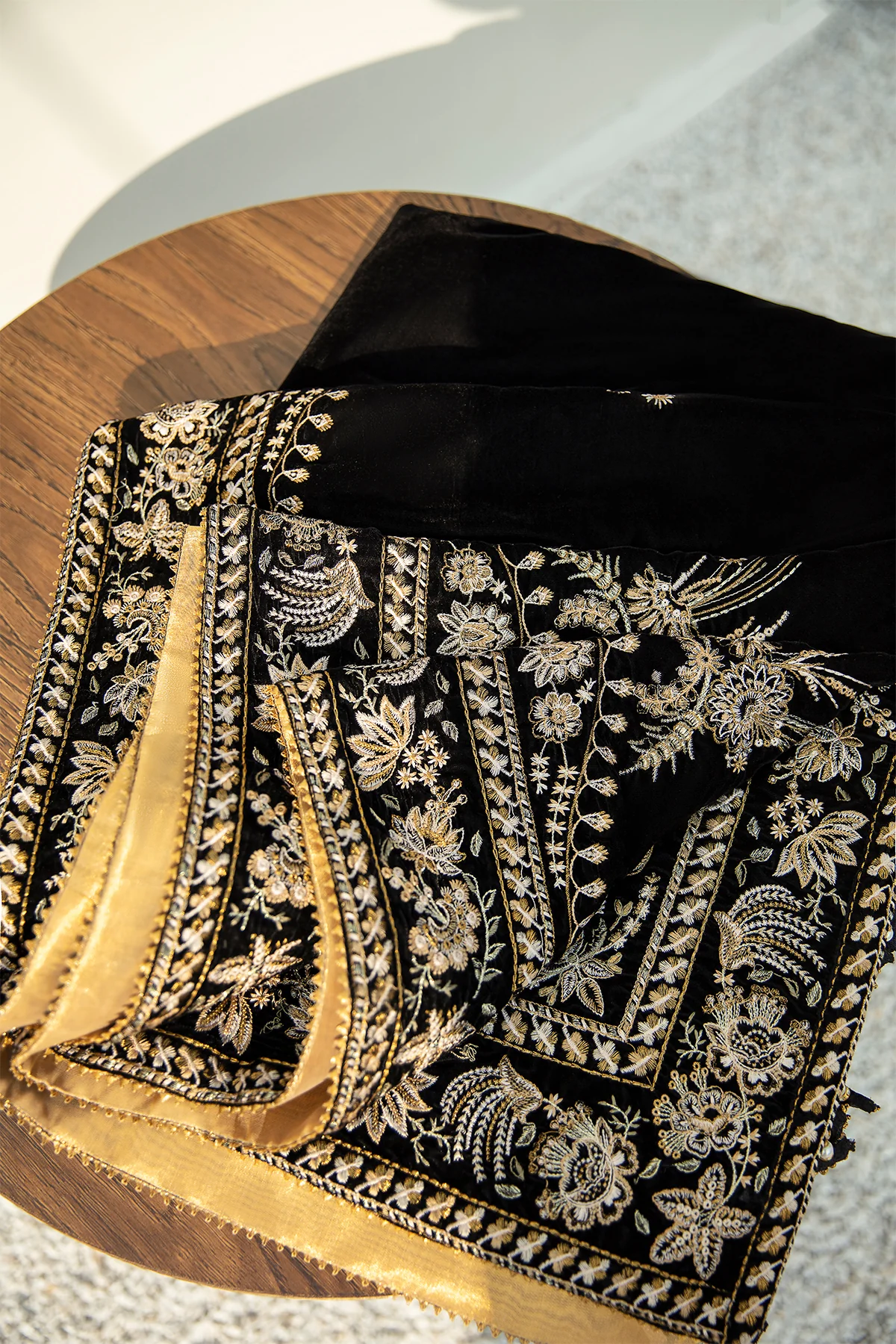 EMBROIDERED VELVET SHAWL VS-24 - Image 6