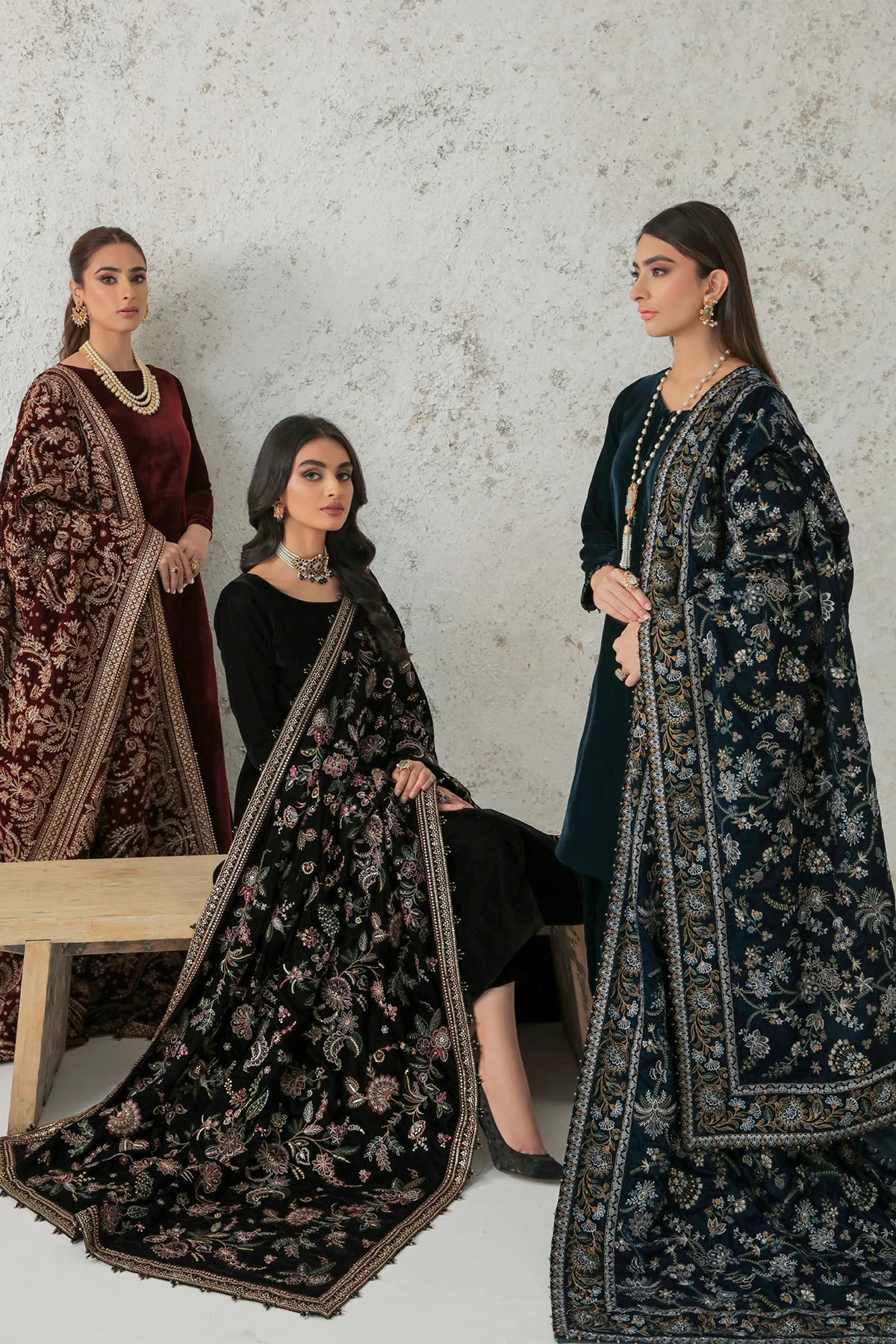 EMBROIDERED VELVET SHAWL VS-32 - Image 5